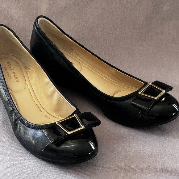 Cole Haan Emory Bow Wedge, Black, Size 7.5 - Picture 2 of 6